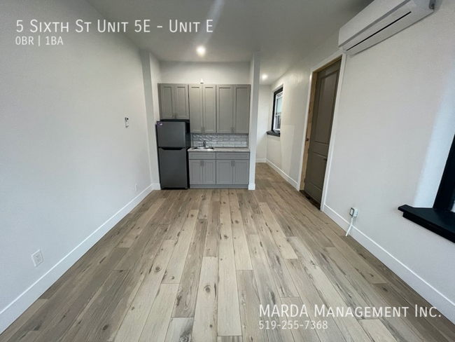 Photo du bâtiment - PRIME BACHELOR DOWNTOWN CHATHAM! INCLUSIVE!