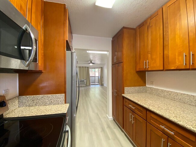 Foto del edificio - TOWNHOUSE - 2 BED/ 2 BATH/ 2 PARKING AT ALII PLANTATION (JUST LISTED)