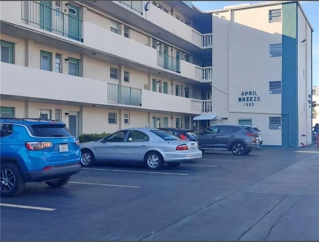 Building Photo - 1333 E Hallandale Beach Blvd
