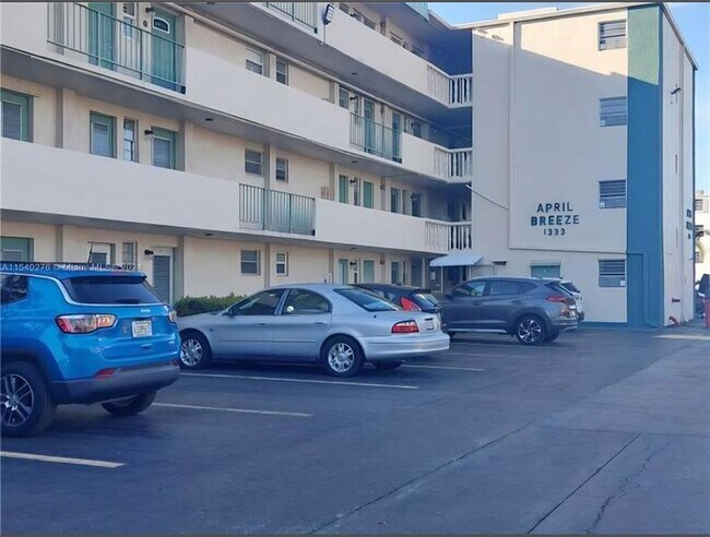 Foto del edificio - 1333 E Hallandale Beach Blvd