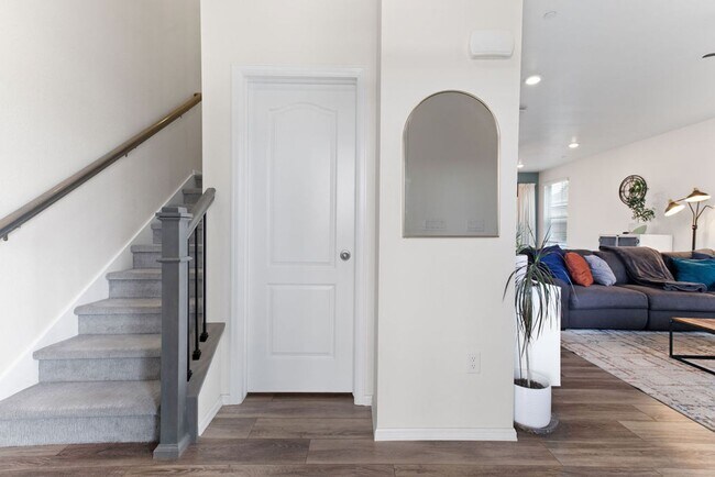 Foto del edificio - Beautiful 2 bedroom, 2.5 bath townhome in Mosaic