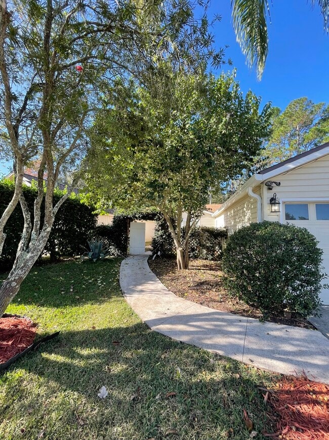 Foto del edificio - 1902 Ashmore Green Dr