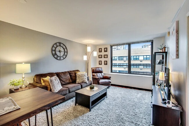 Building Photo - 222 E Pearson St