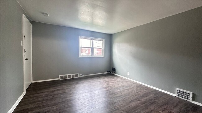Building Photo - 200 Elm Street Unit 7a