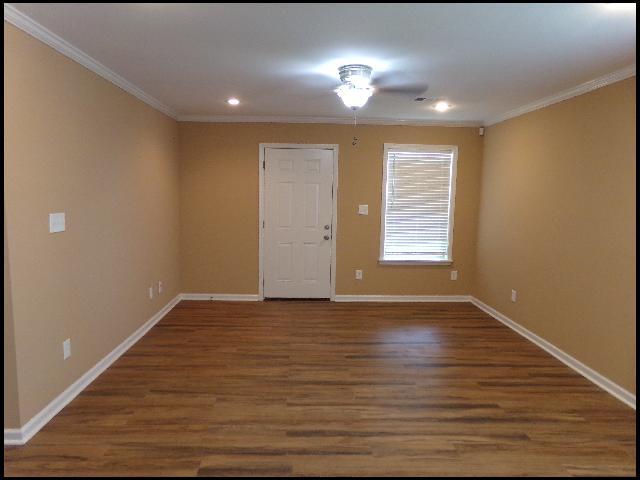 Building Photo - 6455 Lilac Dr