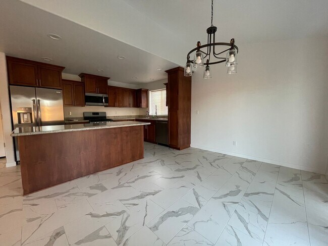 Building Photo - Newer 3 Bed 2 Bath Home In New Sutherlin D...
