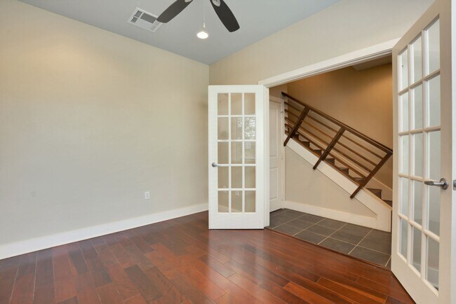 Foto del edificio - 304 W Alpine Rd #32, Austin, Texas 78704