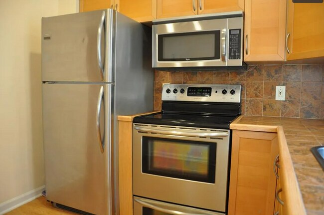 Building Photo - Single Family House For Rent - Port Richmond