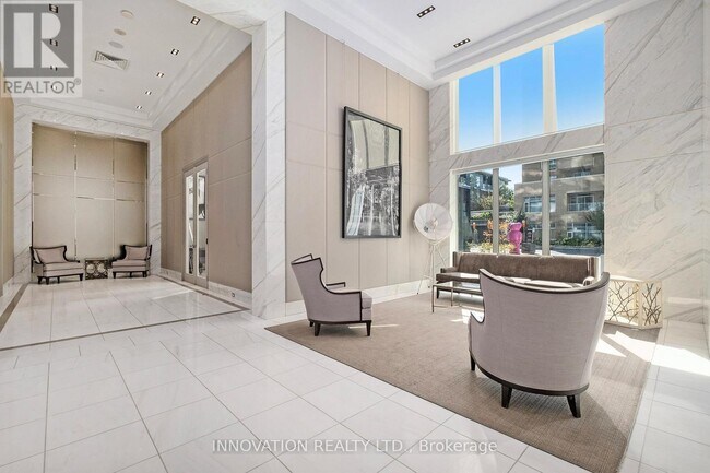 Photo du bâtiment - 111 Champagne Ave S