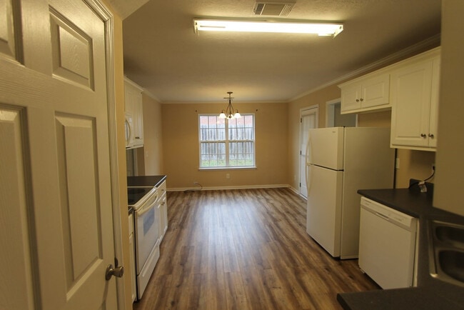 Building Photo - 902 Stoneview Ct