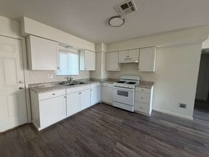 Building Photo - 427 N Orange Ave