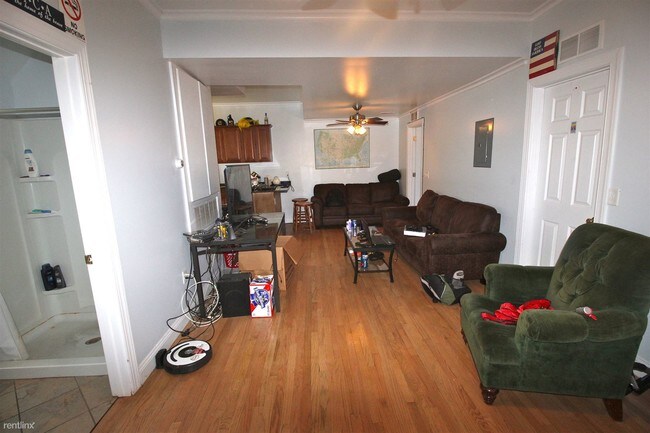 Building Photo - 5 br, 2 bath  - 910 S Main St # 1 #1