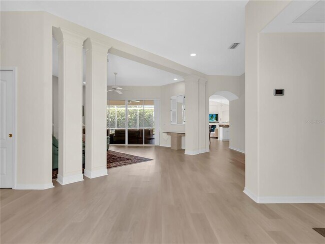 Foto del edificio - 8870 Huntington Pointe Dr