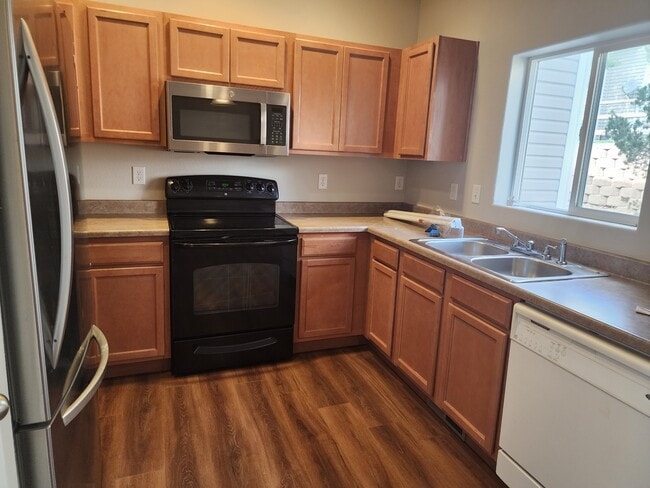 Building Photo - 2716 Stonecrop Ridge Grove