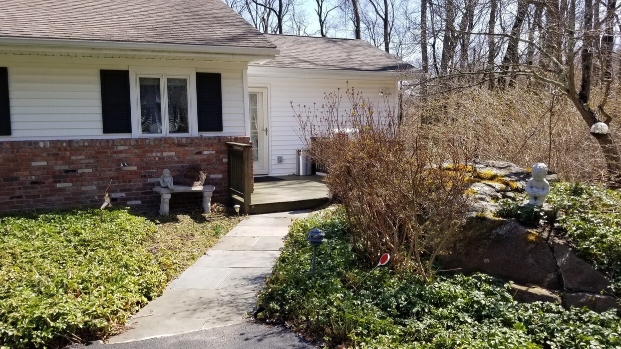 8 Old Croton Falls Rd, Somers Town, NY 10589 Apartments in Somers