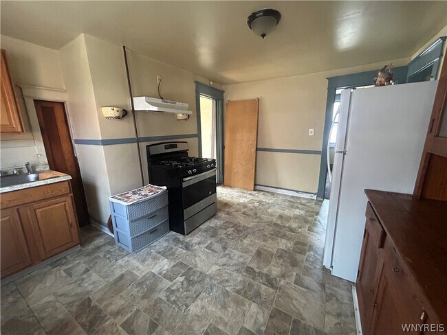 Building Photo - 142 Roesch Ave