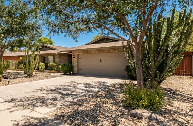 Building Photo - 2113 E Pebble Beach Dr