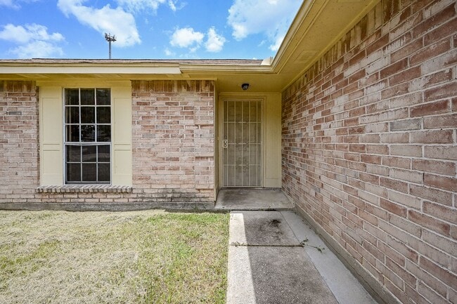 Building Photo - Nice 4 bd Rm Single Family Home
