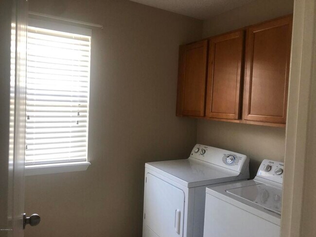 Foto del edificio - 753 Briar View Dr