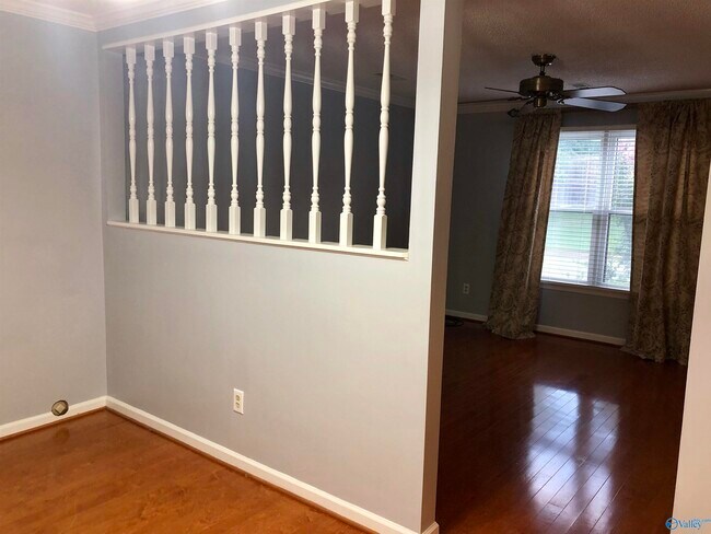 Building Photo - 337 Chateau Dr SW