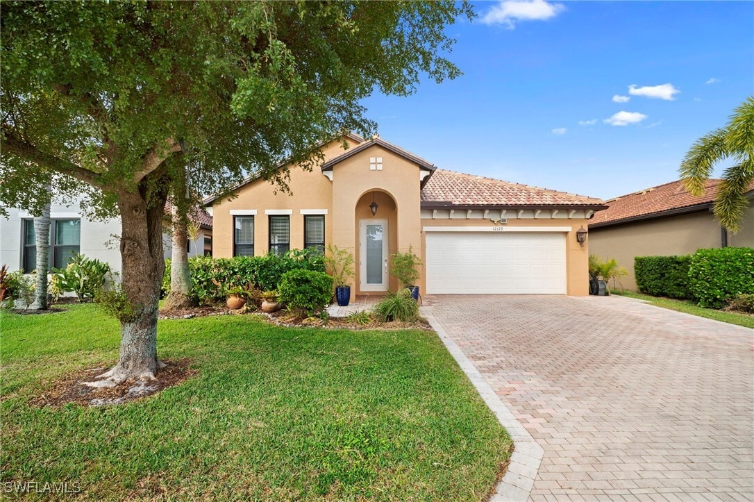 Primary Photo - 12129 Country Day Cir