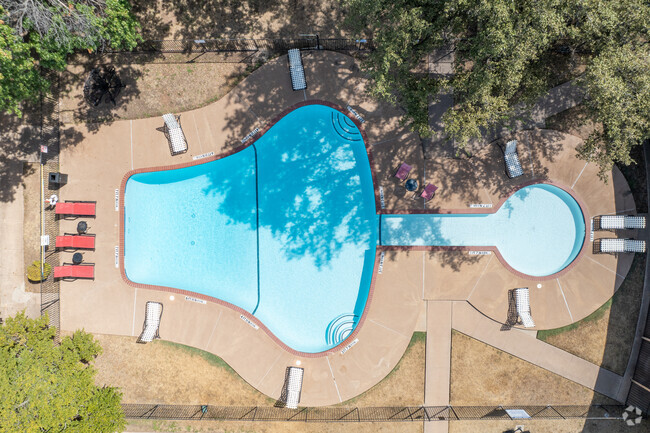 Swimming Pool - Bel Air on 25th