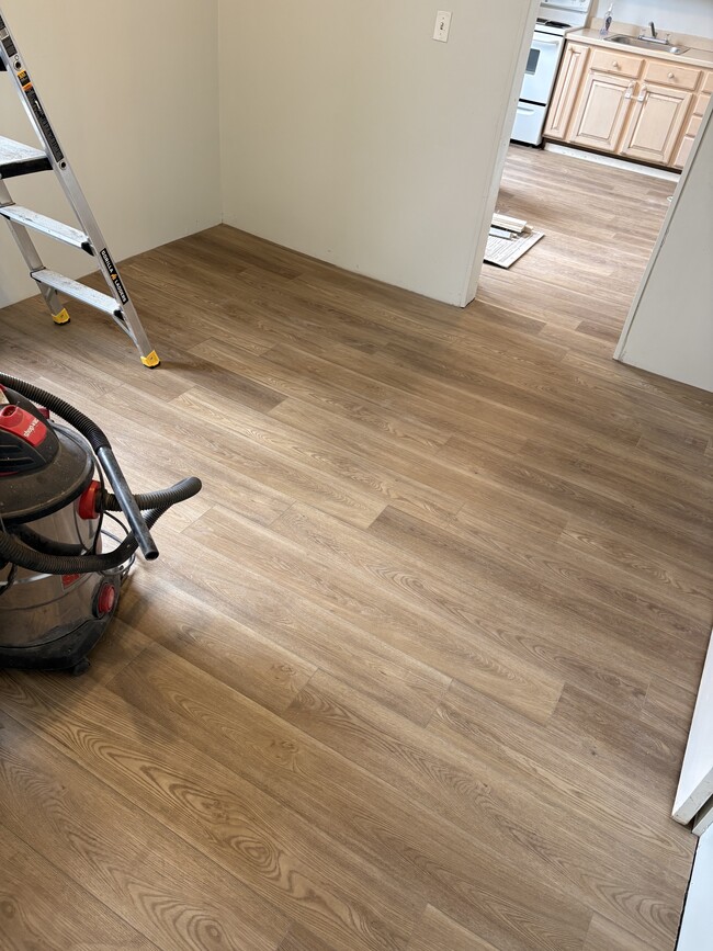 Building Photo - 208 1st St NW