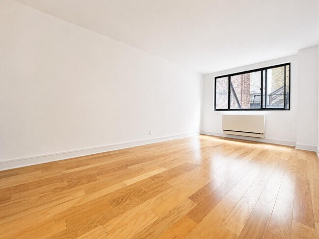Foto del edificio - 323 W 96th St