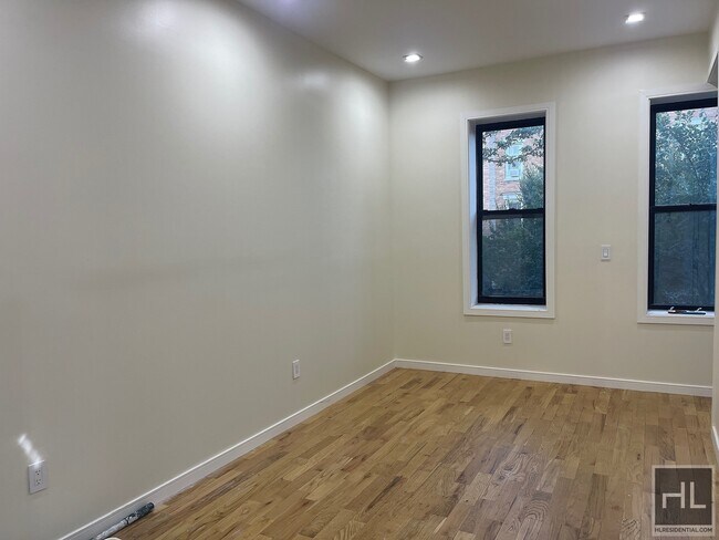 Building Photo - Rogers Avenue 3 Bedroom, 2 bathroom