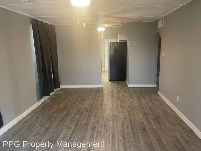 Building Photo - 2 br, 1 bath House - 202 E Madden Dr