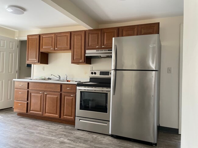 Building Photo - 371 Main St