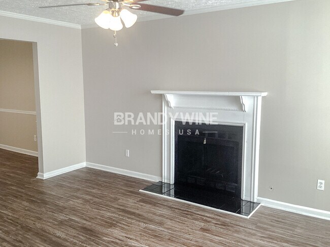 Building Photo - 1/2 MONTH FREE RENT