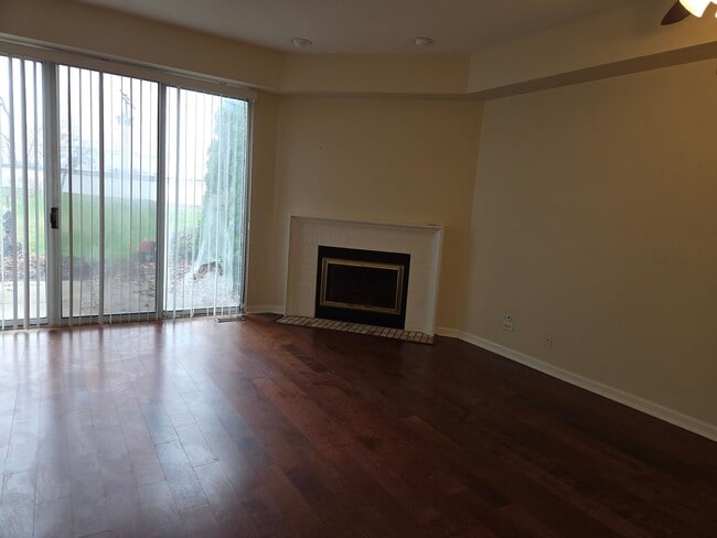 Building Photo - 1115 Regency Ct