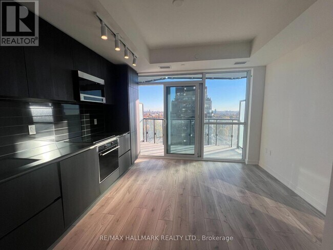 Photo du bâtiment - 120 Broadway Ave