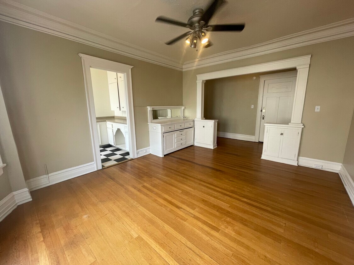 Brown Apartments Apartments 807 SW 14th Ave Portland, OR