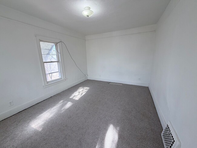 Building Photo - 1 bed House for Rent