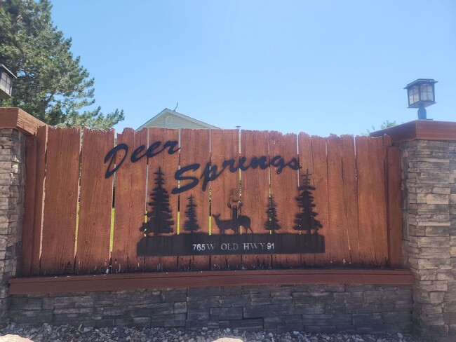 Building Photo - Deer Springs Townhomes