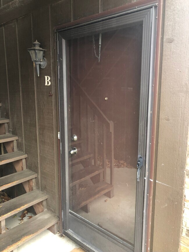 Building Photo - 414 N Hesperia St
