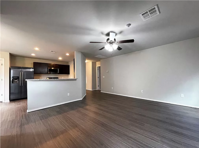 Building Photo - Beautiful 3-Bedroom Home with Easy Access ...
