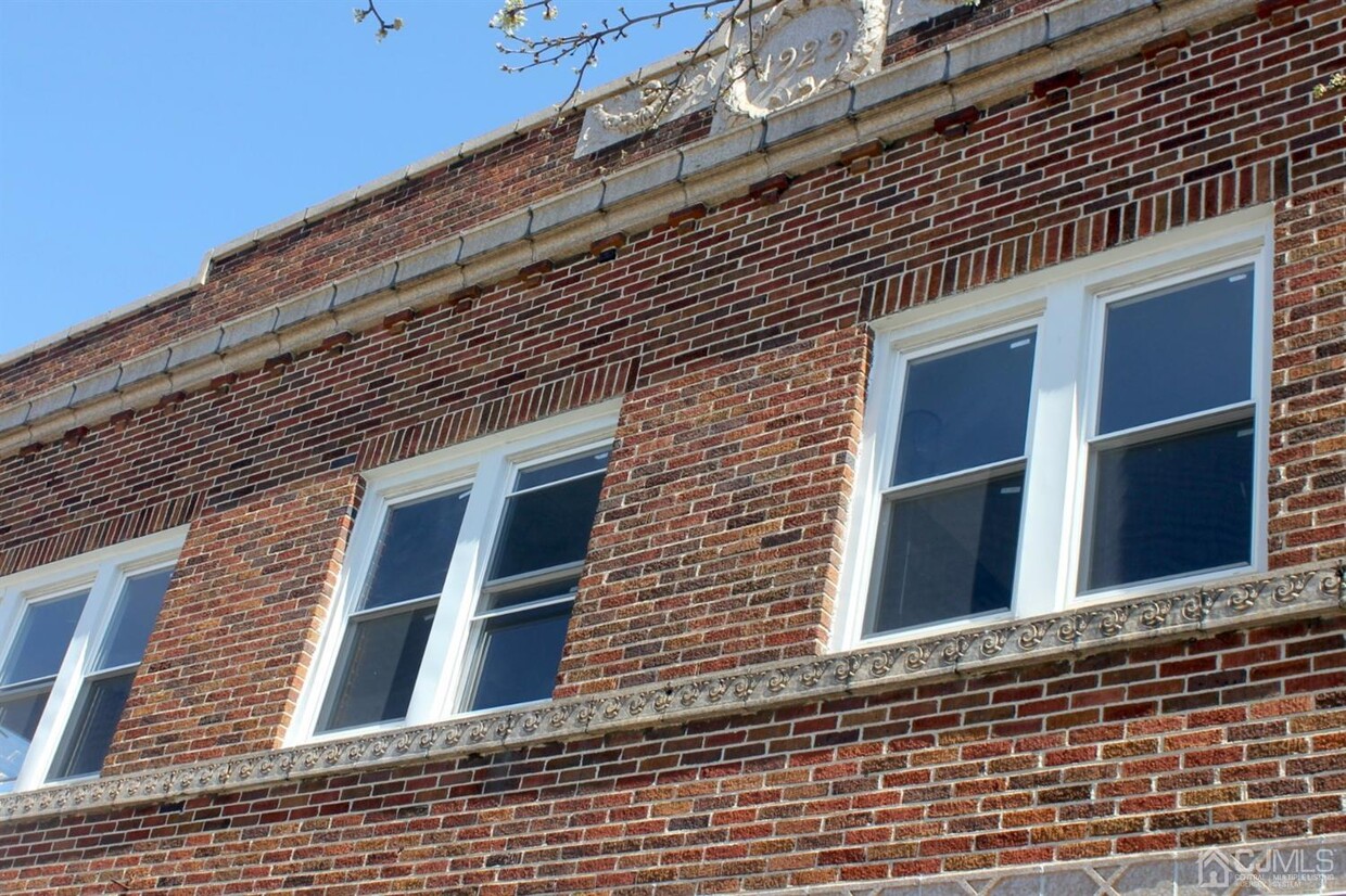 Primary Photo - 115 N Broadway