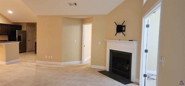 Building Photo - 402 Nandina Ct