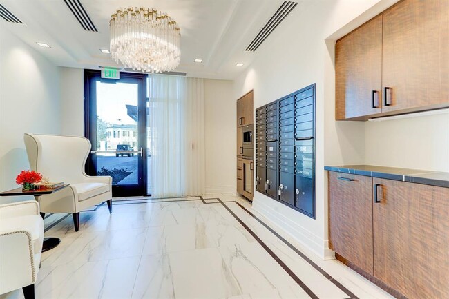 Building Photo - 6017 Memorial Dr