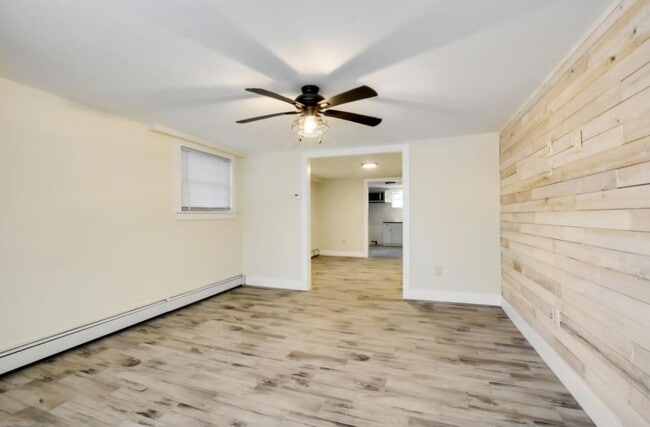 Living - 728 Golden Ave