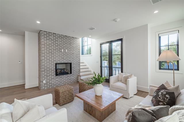Foto del edificio - 4529 Emerson Ave