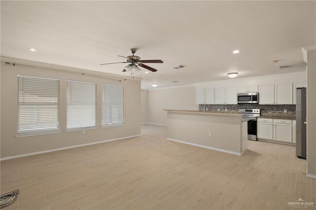 Foto del edificio - 16 Andrea Ave