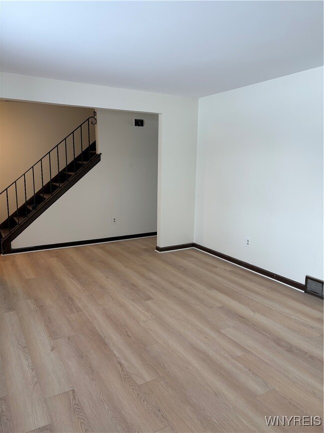 Building Photo - 431 Kaymar Dr