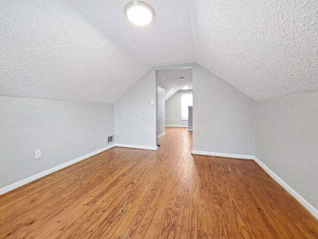 Foto del edificio - 1661 Harold Ave