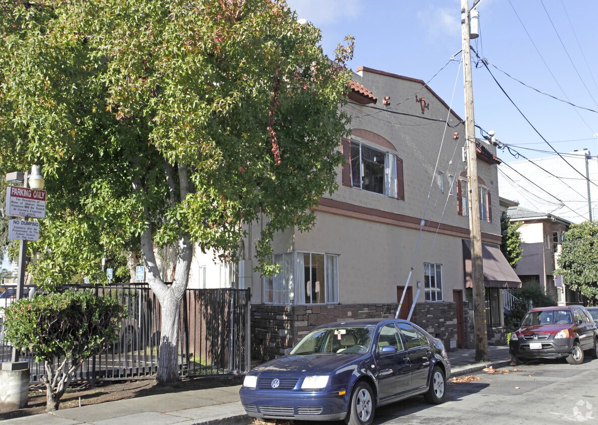 Primary Photo - 135-137 E 16th St