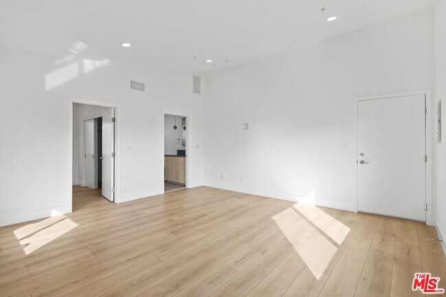 Building Photo - 2918 3rd St
