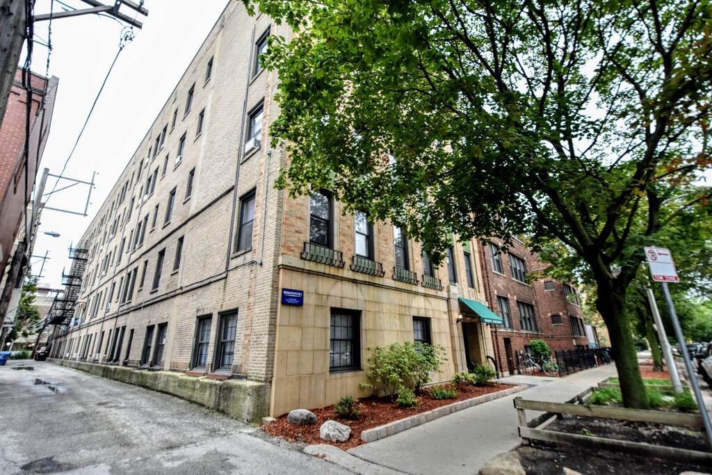 Foto principal - 3834 N Fremont